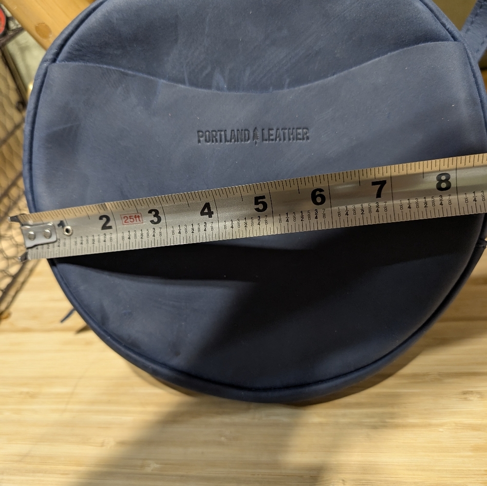 *Sold* Portland Leather Circle Crossbody Purse Deep Water Navy Blue - Picture 3 of 6